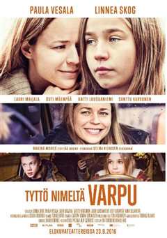 挥着翅膀的女孩